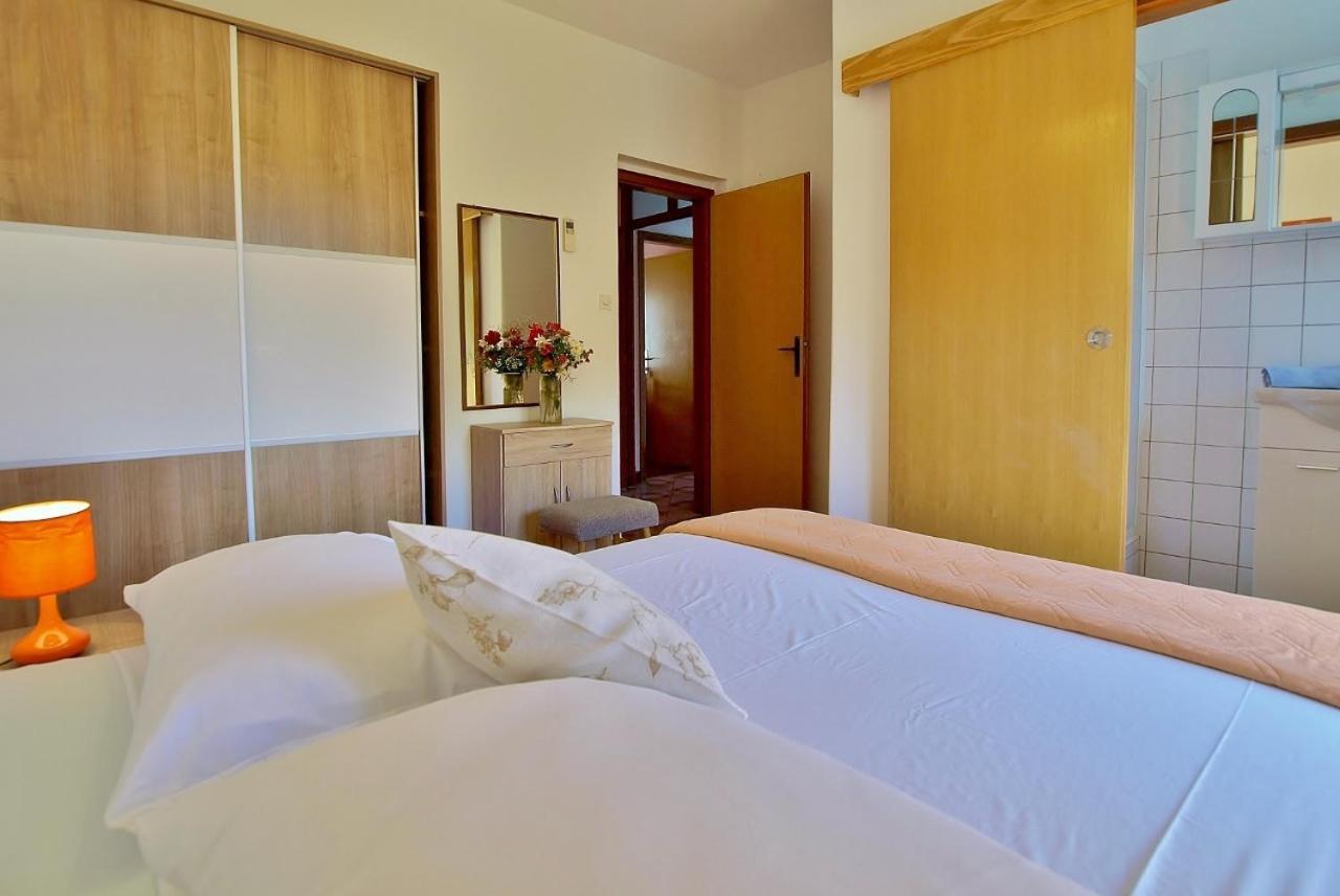 Apartments By The Sea Supetarska Draga - Donja, Rab - 4954 객실 사진